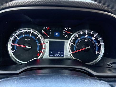 Used 2015 Toyota 4Runner SR5 Premium RWD image 28