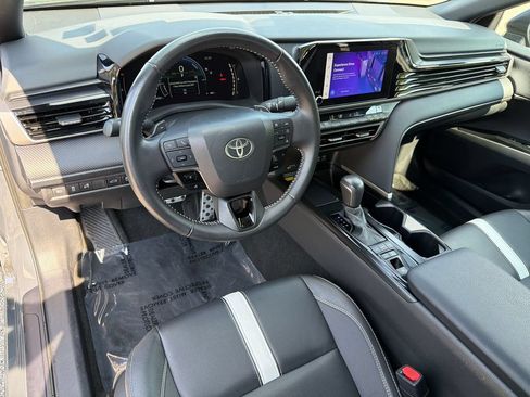Used 2025 Toyota Camry SE FWD image 16