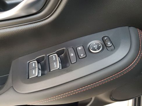 Certified 2025 Honda HR-V Sport image 16