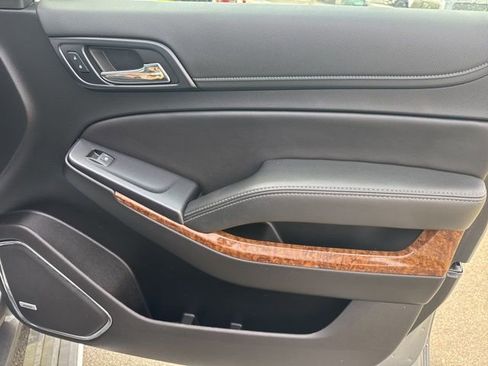 Used 2020 Chevrolet Suburban Premier image 36