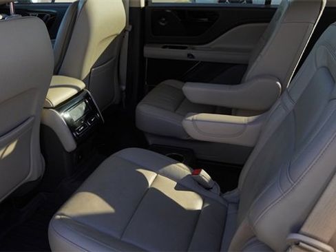 Used 2023 Lincoln Aviator Reserve w/ Equipment Group 201A image 14