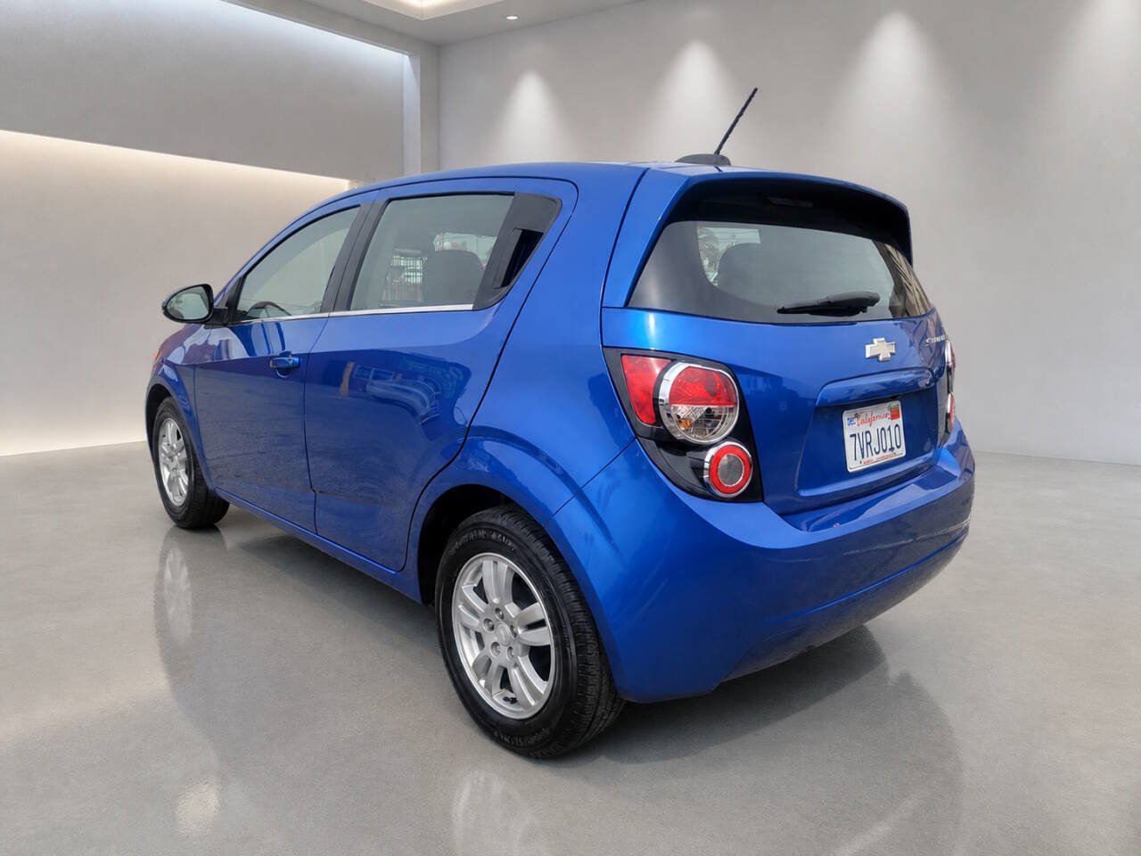 Used 2016 Chevrolet Sonic LT w/ Driver Confidence Package FWD image 3