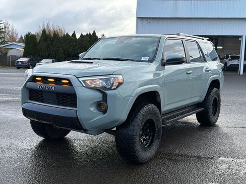 Used 2022 Toyota 4Runner TRD Off-Road image 2