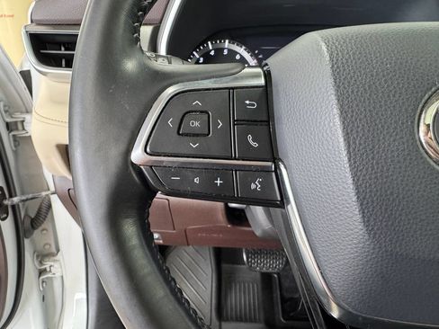 Used 2020 Toyota Highlander XLE AWD/4WD image 15