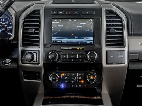 Used 2019 Ford F250 Lariat w/ Lariat Ultimate Package AWD/4WD image 26