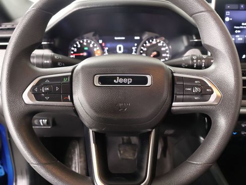 Used 2024 Jeep Compass Sport image 3