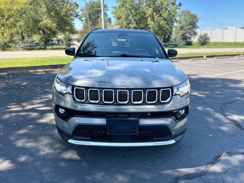 Used 2023 Jeep Compass Limited AWD/4WD image 2