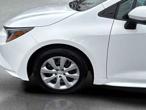 Used 2023 Toyota Corolla LE image 32