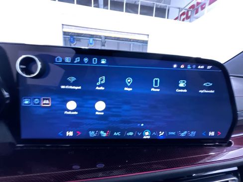 Used 2024 Chevrolet Traverse RS image 23