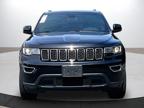 Used 2019 Jeep Grand Cherokee Laredo w/ Laredo X Package AWD/4WD image 3