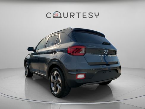 Used 2025 Hyundai Venue SEL FWD image 3