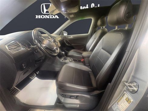 Used 2021 Volkswagen Tiguan SE R-Line image 9