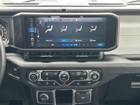 Used 2024 Jeep Gladiator Sport AWD/4WD image 19