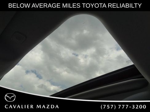 Used 2023 Toyota Highlander XLE AWD/4WD image 11