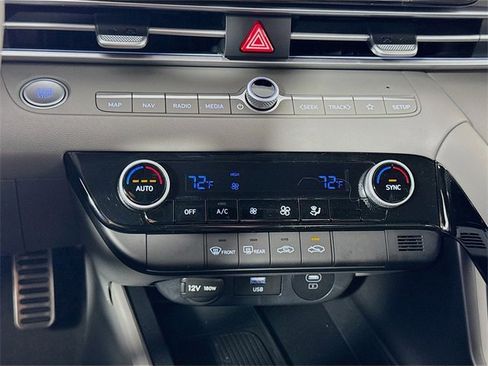 New 2025 Hyundai Elantra SEL image 16