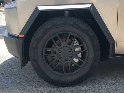 Used 2024 Tesla Cybertruck AWD Crew Cab image 10
