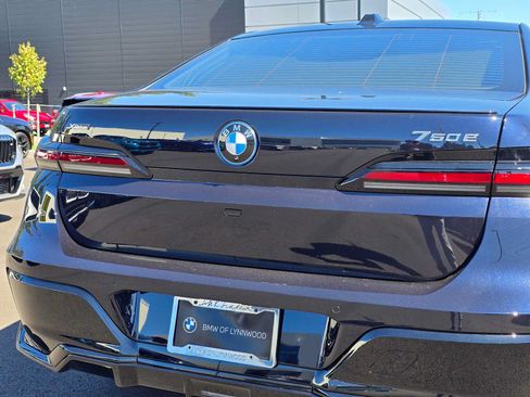 Used 2025 BMW 750e xDrive w/ Executive Package AWD/4WD image 16