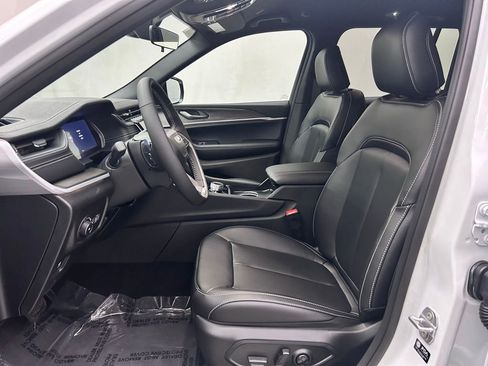 New 2025 Jeep Grand Cherokee Limited image 12