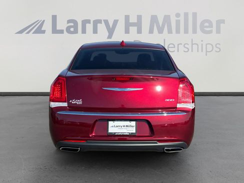 Used 2022 Chrysler 300 Touring image 4