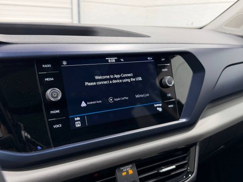 Used 2023 Volkswagen Taos SE w/ Panoramic Sunroof Package FWD image 42
