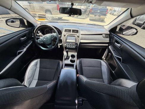 Used 2017 Toyota Camry SE FWD image 31