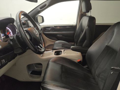 Used 2018 Dodge Grand Caravan SXT FWD image 17