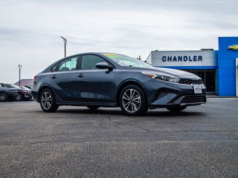 Used 2024 Kia Forte LXS FWD image 9