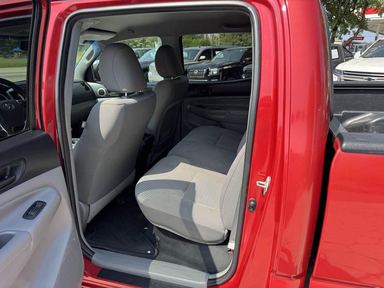 Used 2014 Toyota Tacoma 4x4 Double Cab w/ SR5 Package image 6