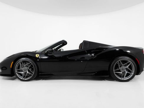 Used 2022 Ferrari F8 Tributo RWD image 3