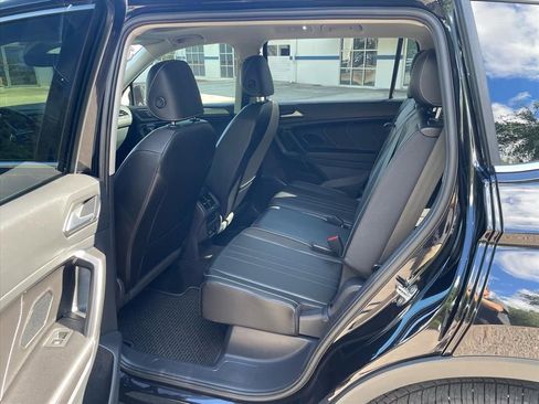 Used 2023 Volkswagen Tiguan SE w/ Panoramic Sunroof Package FWD image 10
