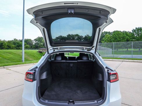 Used 2020 Tesla Model Y Long Range AWD/4WD image 18