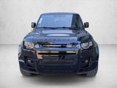 Used 2023 Land Rover Defender 130 X-Dynamic SE image 2