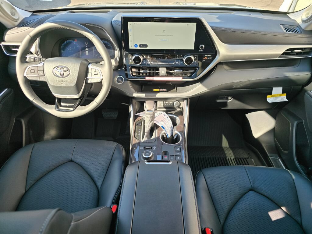 New 2026 Toyota Highlander Platinum AWD/4WD image 13
