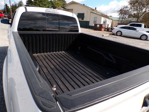 Used 2022 Toyota Tacoma Limited image 10