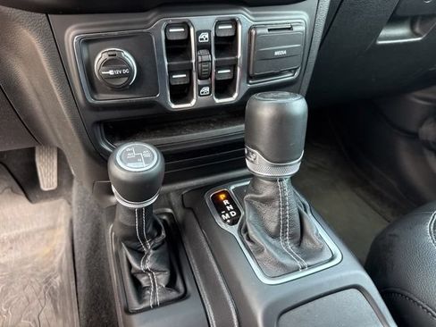 Used 2023 Jeep Wrangler Unlimited Sahara w/ Cold Weather Group AWD/4WD image 7