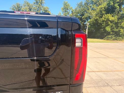 Used 2025 GMC Sierra 3500 SLT w/ SLT Premium Package AWD/4WD image 27
