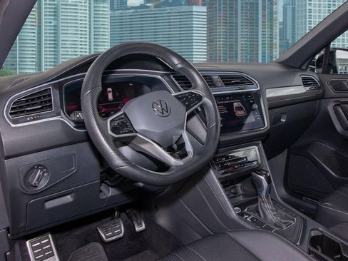 Used 2024 Volkswagen Tiguan SE R-Line image 14