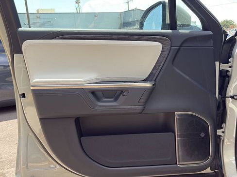 Used 2025 Rivian R1S Adventure AWD/4WD image 14