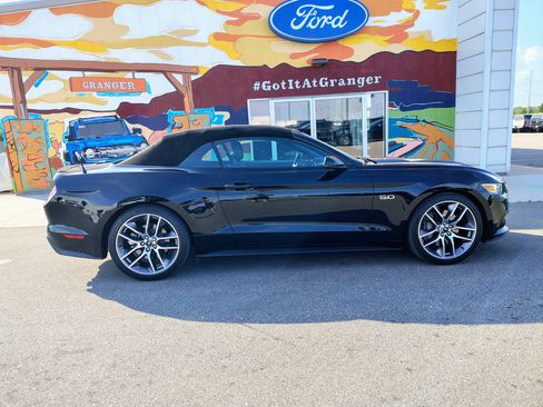 Used 2017 Ford Mustang GT Premium w/ Equipment Group 401A RWD image 7