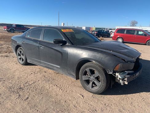 Used 2014 Dodge Charger SE image 1