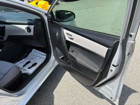 Used 2017 Toyota Corolla LE image 17