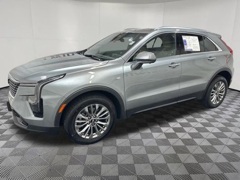 Used 2025 Cadillac XT4 Premium Luxury AWD/4WD image 4