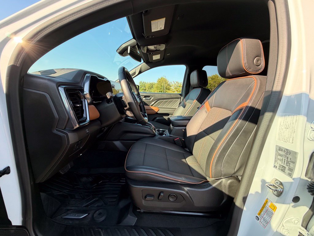 Used 2023 GMC Canyon AT4 AWD/4WD image 2