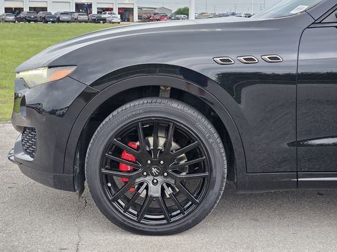 Used 2018 Maserati Levante AWD/4WD image 9