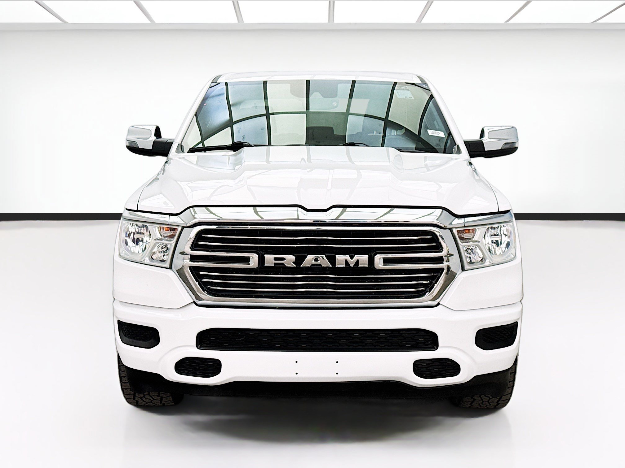 Used 2024 RAM 1500 Laramie AWD/4WD image 2