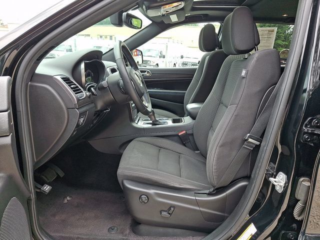 Used 2018 Jeep Grand Cherokee Laredo AWD/4WD image 15