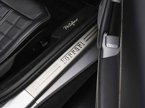 Used 2019 Ferrari Portofino image 53