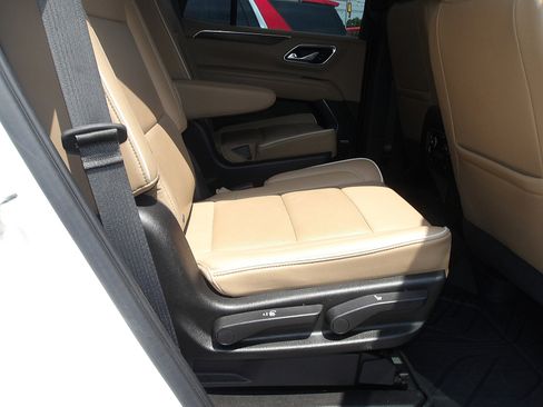 Used 2021 Chevrolet Tahoe Premier w/ Premium Package image 12