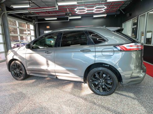 Used 2023 Ford Edge SE w/ Black Appearance Package image 2