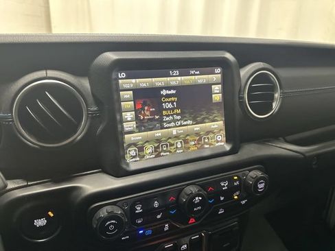 Used 2022 Jeep Wrangler Unlimited Rubicon 4xe w/ Cold Weather Group AWD/4WD image 11